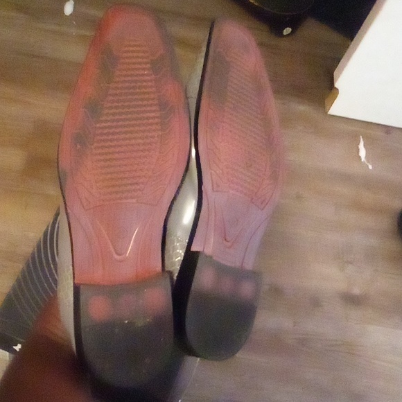 Shoes - Picture 4 of 8